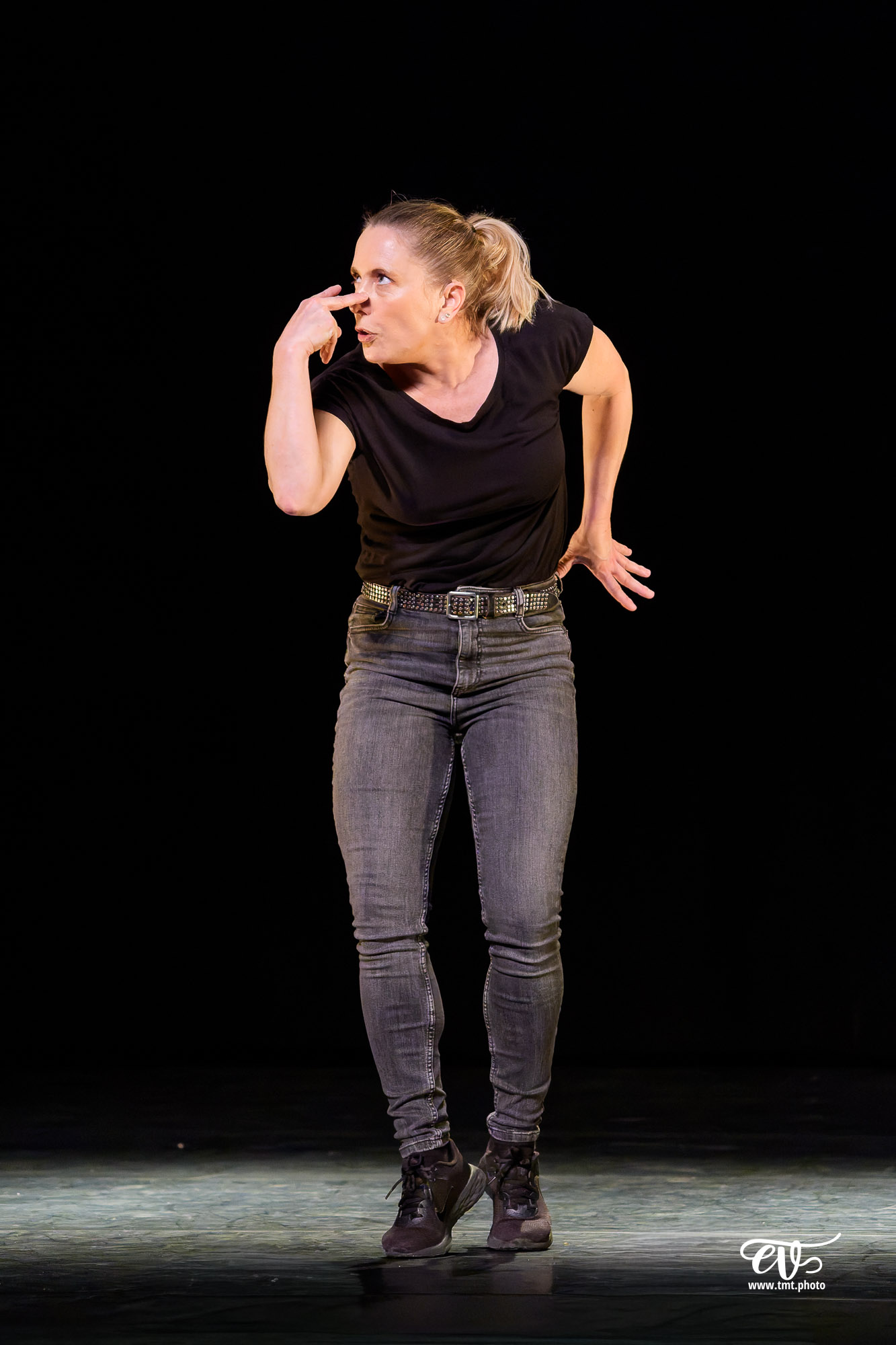 LES CHATOUILLES OU LA DANSE DE LA COLÈRE (ANDRÉA BESCOND)